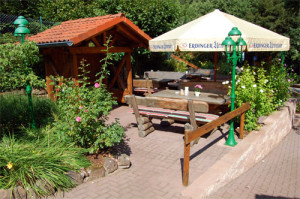 Rustikales Flair im kleinen Garten
